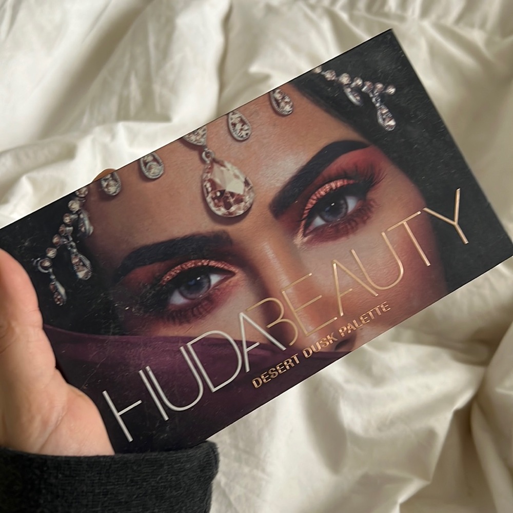 Huda Beauty Desert Dusk Eye shadow palette